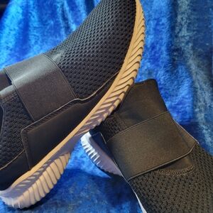 Men's Black Slip-On Sneakers